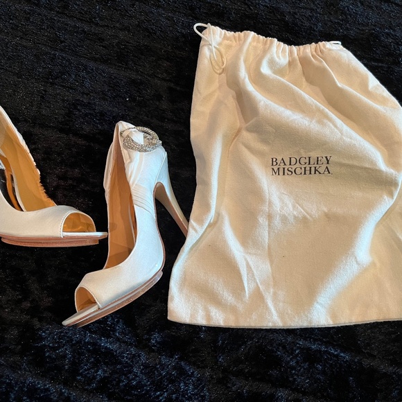 NIB Badgley Mischka Eavan Open Toe Wedding White Satin Pumps/Heels - Picture 8 of 13